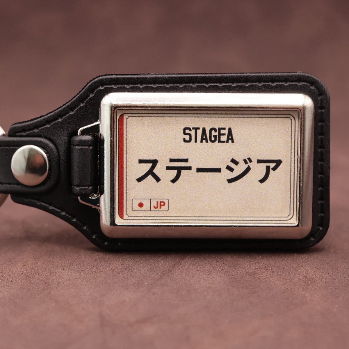 Nissan Stagea keyring with Japanese katakana and model lettering on a cream plate-inspired insert