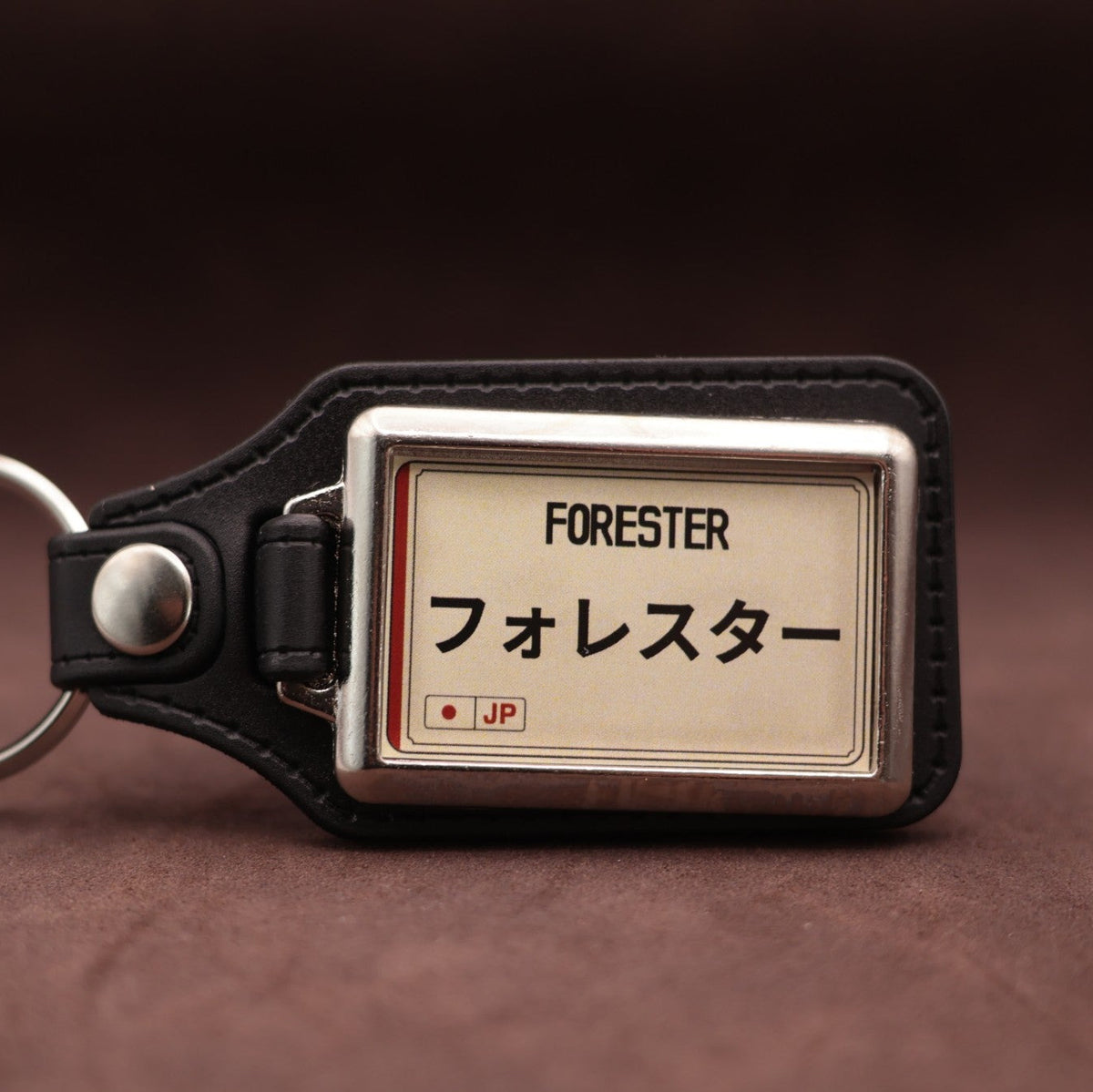 Subaru Forester keyring with Japanese katakana and model lettering on a cream plate-inspired insert